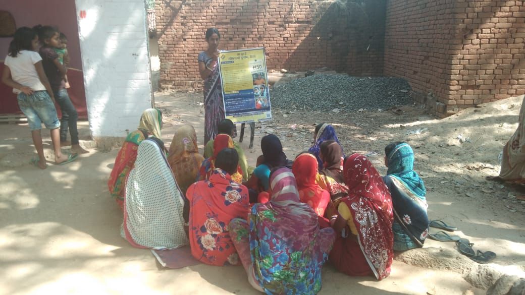 मतदाता जागरूकता अभियान के तहत् ग्रामीण क्षेत्रों में महिला चौपाल लगाकर मतदाताओं को जागरूक करने का प्रयास किया गया।