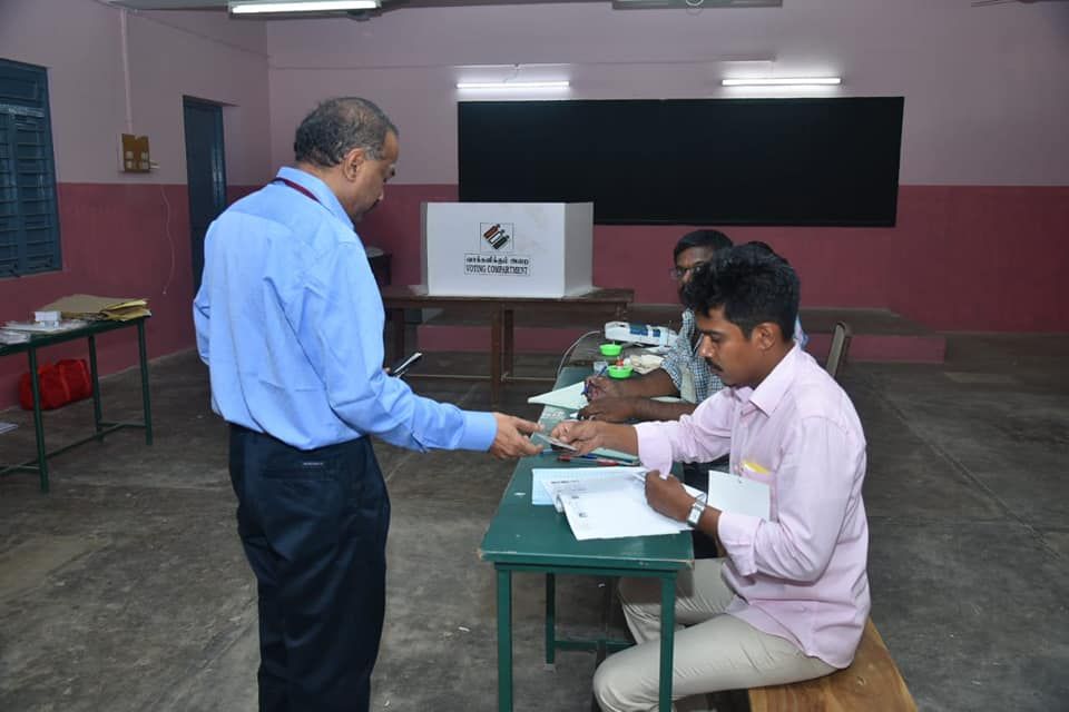 Deputy Chief Electoral Officer Casts his Vote #CeoPuducherry-1