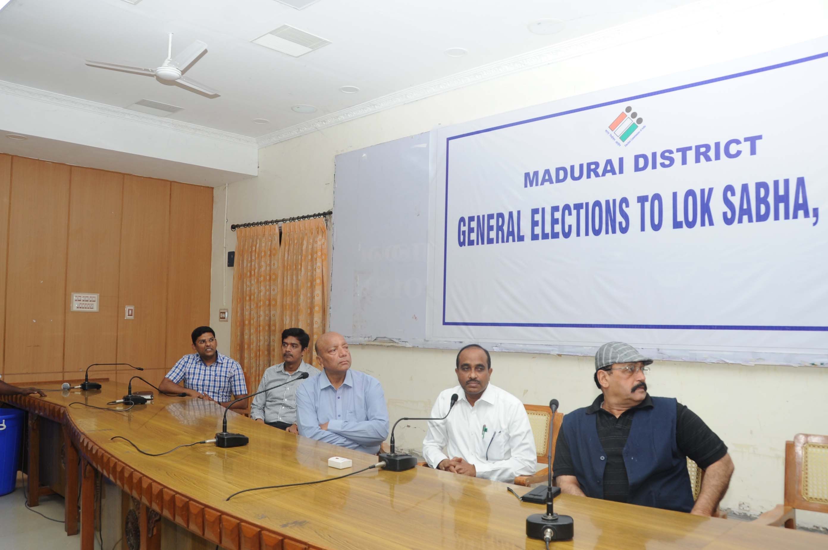 Randomization of EVM-VVPAT machines in presence of madurai parliamentary general observer,District collector/Returning officer and political parties on Madurai north-collectorate campus at 05.04.2019