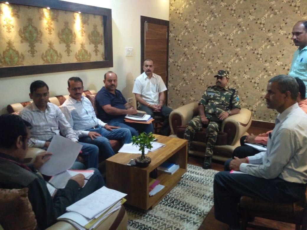 Observer meeting with security officers, DEO Pakur