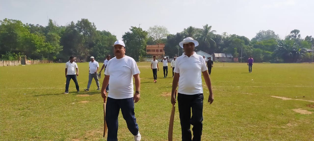 Cricket match played under sVeep in Maheshpur DEO PAKUR