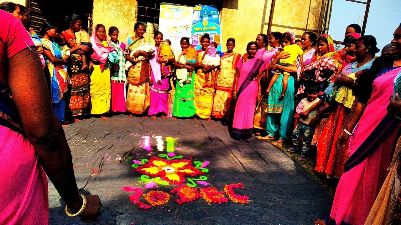 Rangoli by giving women a message to vote DEO PAKUR