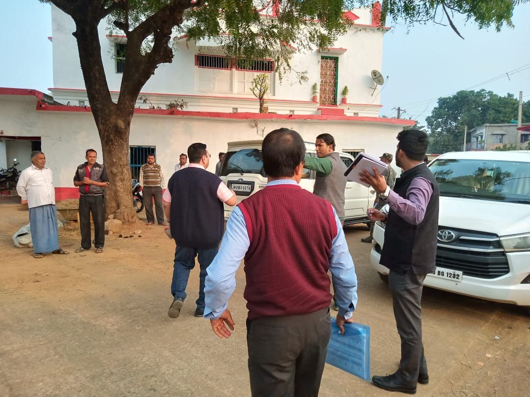 Observer seized two vehicles promoting without permission DEO PAKUR