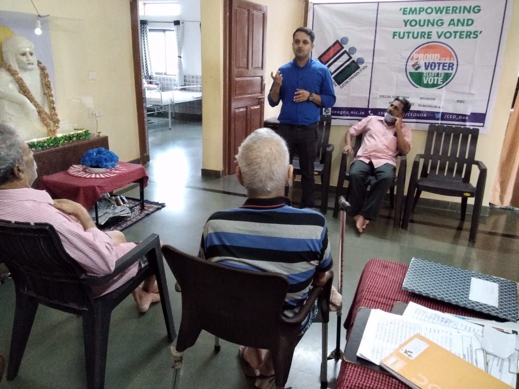 Shri Pravinjay Pandit Mamlatdar of Bicholim Taluka and AERO of 03 Bicholim A.C conducted awareness programme in respect of Enrollment procedures etc at Old Age Home Bicholim and requested the citizens to submit the claims etc online through National Voter