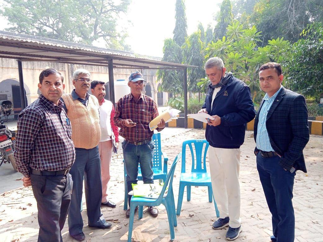 CEO Haryana staff inspecting the forms during Special Campaign Day.jpeg